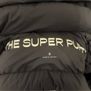 Aritzia Black Super Puff shorty